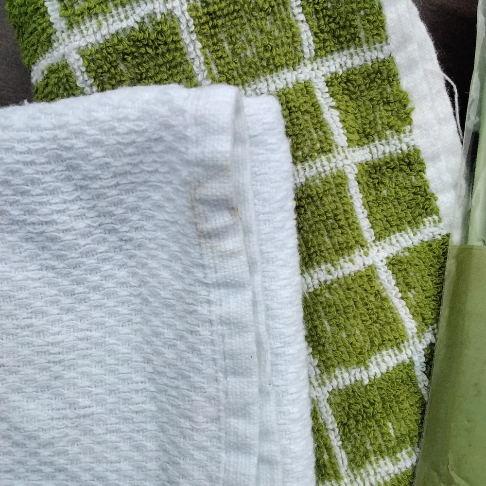 New Cotton Valley green shower curtain and 2 towels🏡